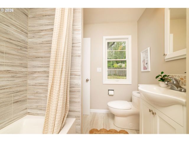 2133 Sw TAYLORS FERRY Rd, Portland, OR 97219