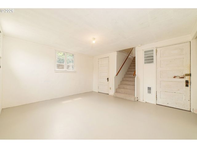 2133 Sw TAYLORS FERRY Rd, Portland, OR 97219