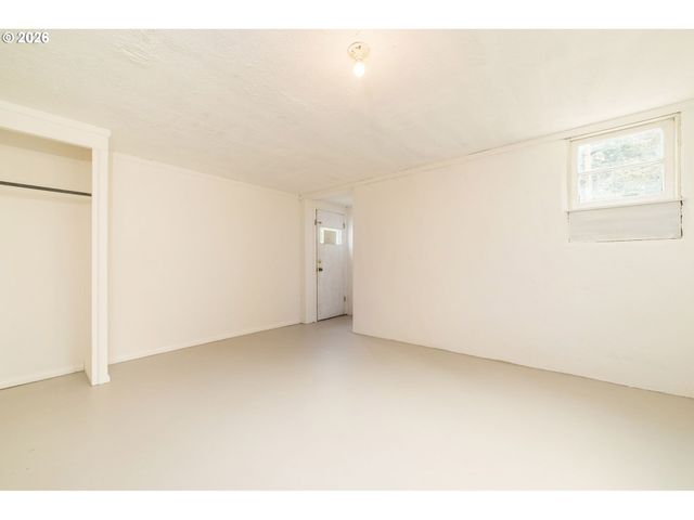 2133 Sw TAYLORS FERRY Rd, Portland, OR 97219