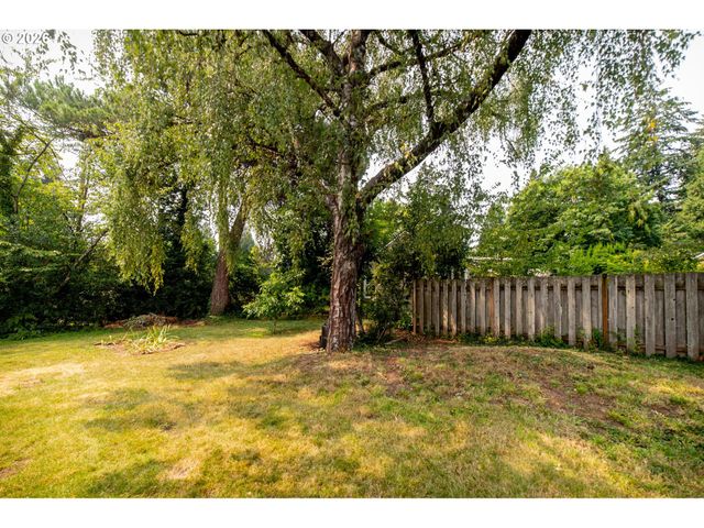 2133 Sw TAYLORS FERRY Rd, Portland, OR 97219