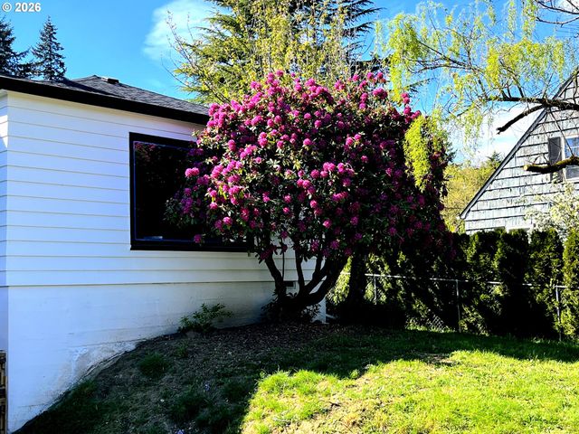 2133 Sw TAYLORS FERRY Rd, Portland, OR 97219