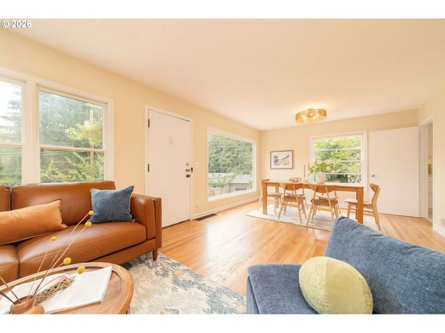 2133 Sw TAYLORS FERRY Rd, Portland, OR 97219