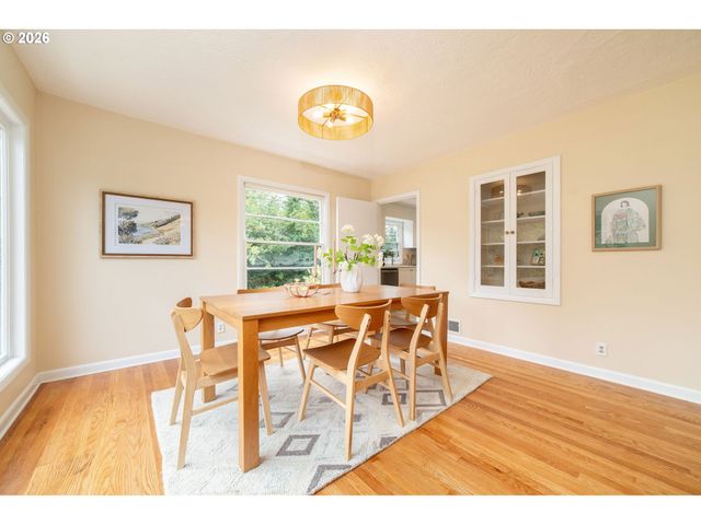 2133 Sw TAYLORS FERRY Rd, Portland, OR 97219