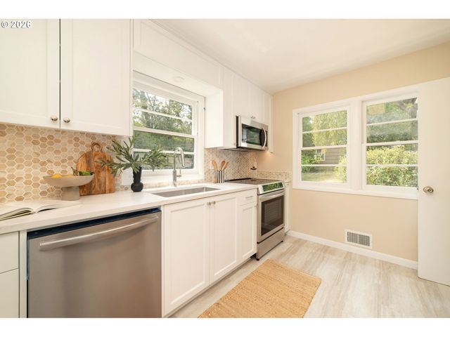 2133 Sw TAYLORS FERRY Rd, Portland, OR 97219