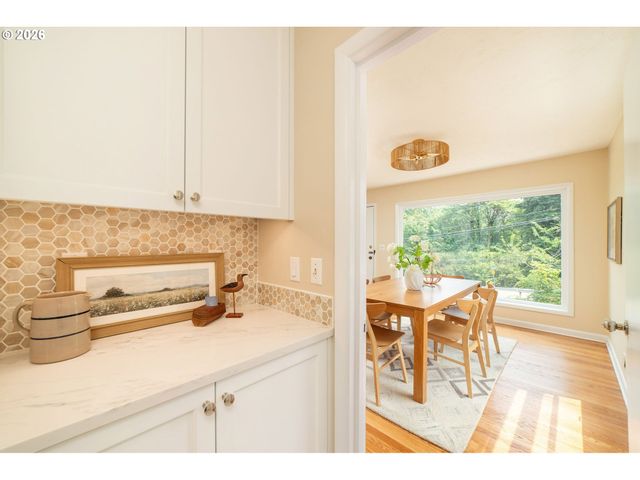 2133 Sw TAYLORS FERRY Rd, Portland, OR 97219