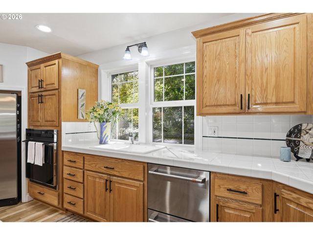 5260 OVERBROOK Ln, Eugene, OR 97405