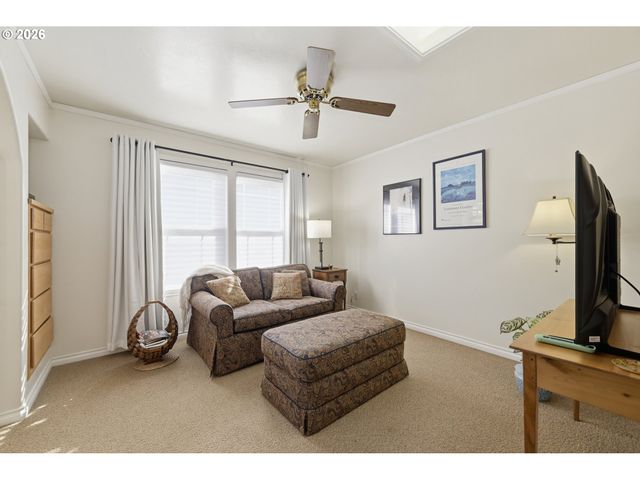 5260 OVERBROOK Ln, Eugene, OR 97405