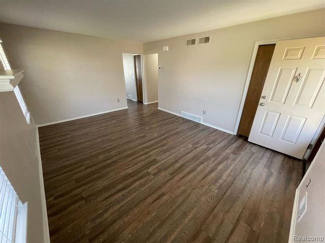 2009 W 14 Mile Road, Royal Oak, MI 48073