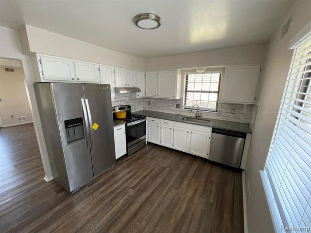 2009 W 14 Mile Road, Royal Oak, MI 48073