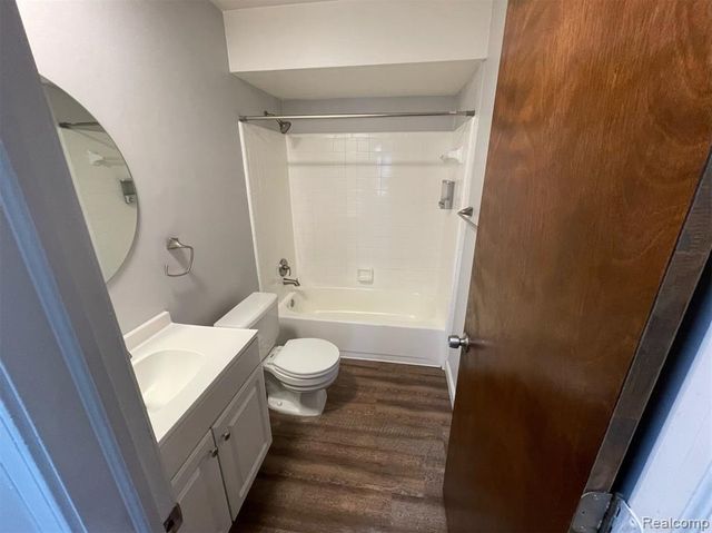 2009 W 14 Mile Road, Royal Oak, MI 48073