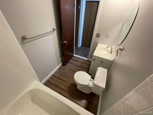 2009 W 14 Mile Road, Royal Oak, MI 48073