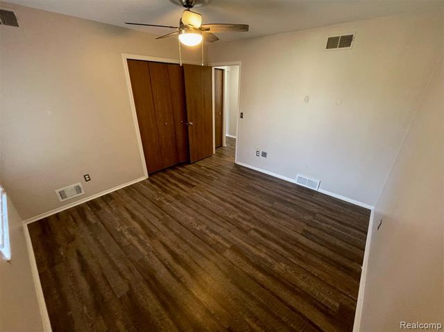 2009 W 14 Mile Road, Royal Oak, MI 48073