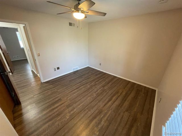 2009 W 14 Mile Road, Royal Oak, MI 48073