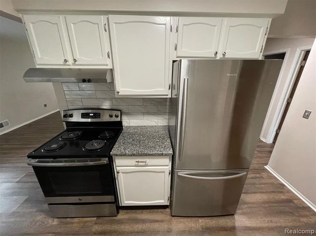 2009 W 14 Mile Road, Royal Oak, MI 48073