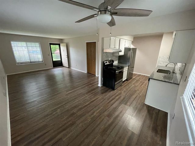 2009 W 14 Mile Road, Royal Oak, MI 48073
