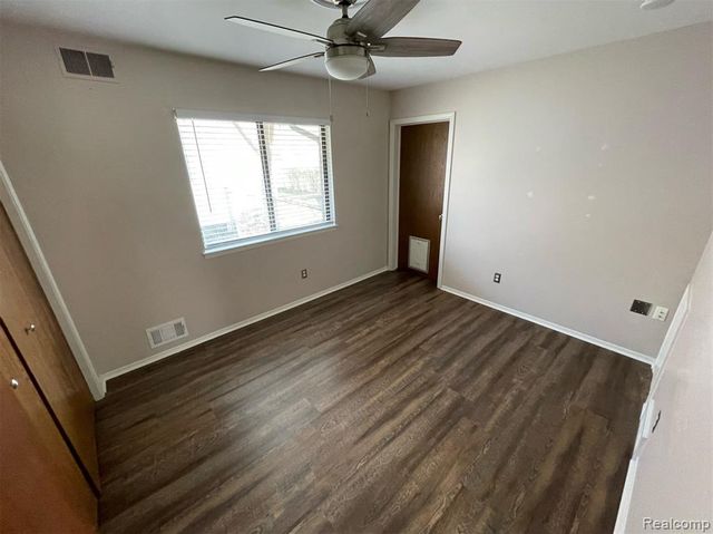 2009 W 14 Mile Road, Royal Oak, MI 48073