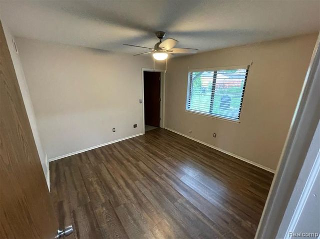 2009 W 14 Mile Road, Royal Oak, MI 48073