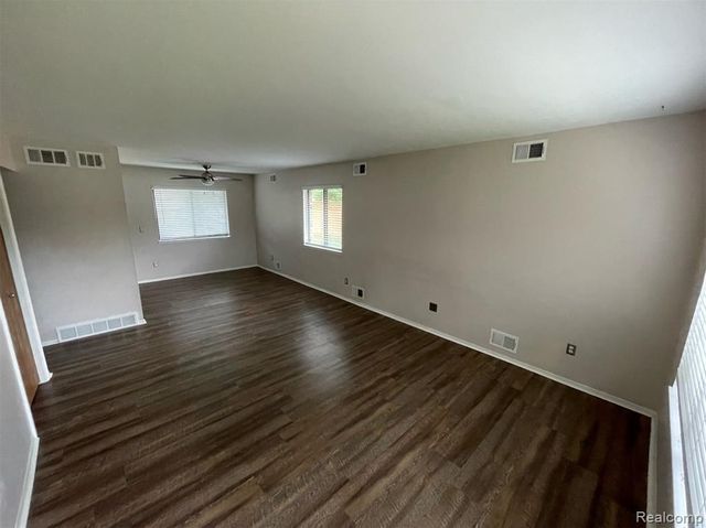 2009 W 14 Mile Road, Royal Oak, MI 48073