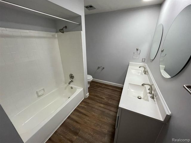 2009 W 14 Mile Road, Royal Oak, MI 48073
