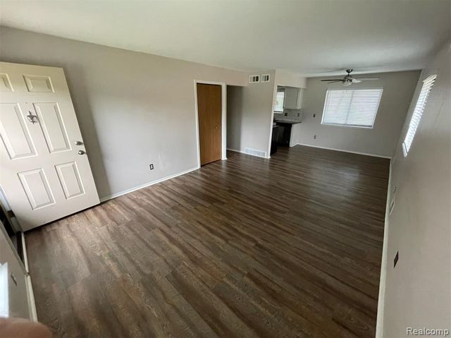2009 W 14 Mile Road, Royal Oak, MI 48073