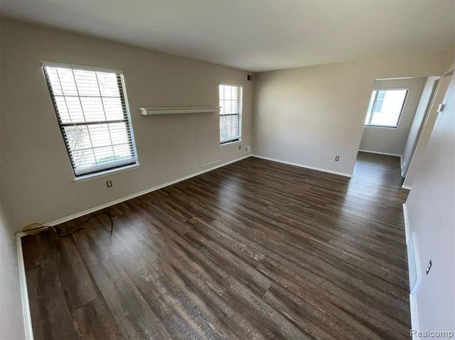 2009 W 14 Mile Road, Royal Oak, MI 48073