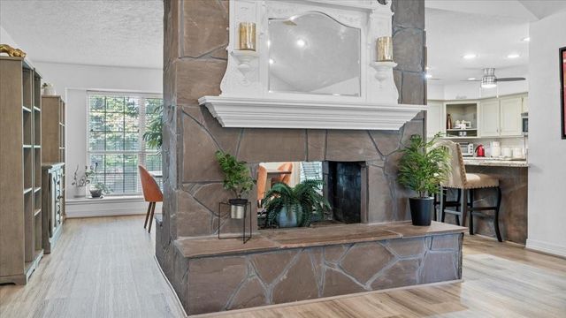 9502 Rolling Oaks Drive, Tomball, TX 77375