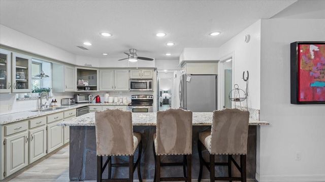 9502 Rolling Oaks Drive, Tomball, TX 77375