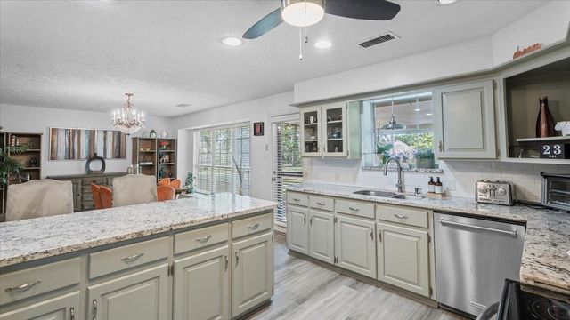 9502 Rolling Oaks Drive, Tomball, TX 77375
