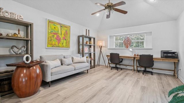9502 Rolling Oaks Drive, Tomball, TX 77375