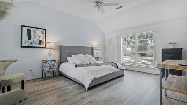 9502 Rolling Oaks Drive, Tomball, TX 77375