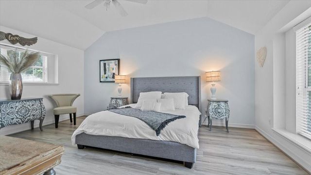 9502 Rolling Oaks Drive, Tomball, TX 77375