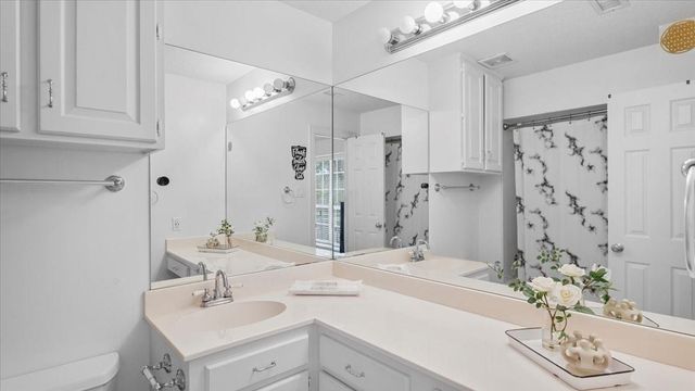 9502 Rolling Oaks Drive, Tomball, TX 77375