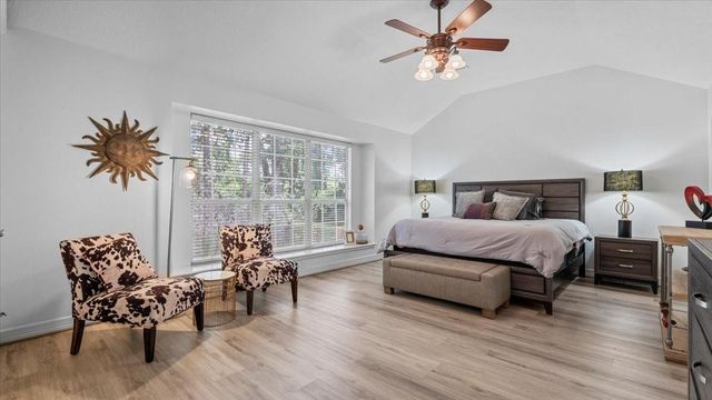 9502 Rolling Oaks Drive, Tomball, TX 77375