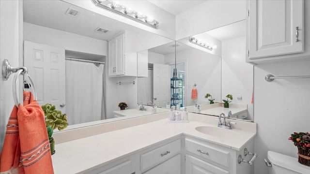9502 Rolling Oaks Drive, Tomball, TX 77375