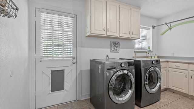 9502 Rolling Oaks Drive, Tomball, TX 77375