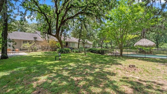 9502 Rolling Oaks Drive, Tomball, TX 77375