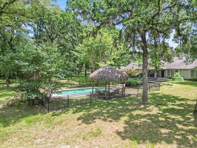 9502 Rolling Oaks Drive, Tomball, TX 77375