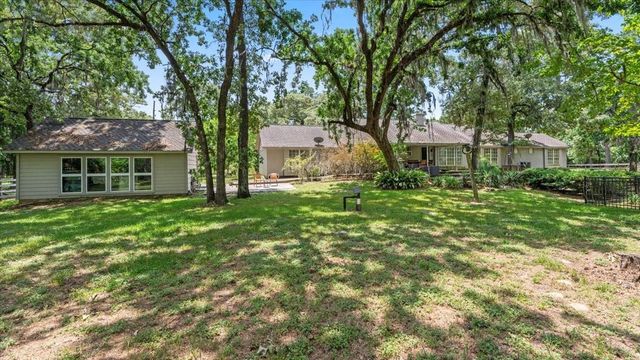 9502 Rolling Oaks Drive, Tomball, TX 77375