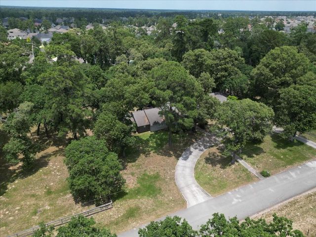 9502 Rolling Oaks Drive, Tomball, TX 77375