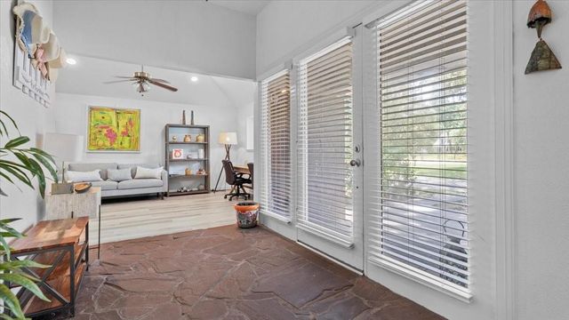 9502 Rolling Oaks Drive, Tomball, TX 77375