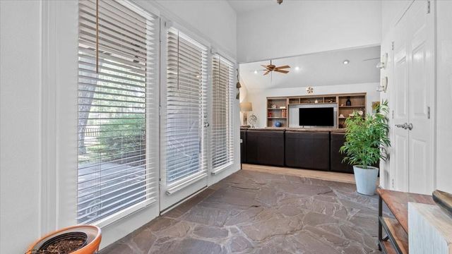 9502 Rolling Oaks Drive, Tomball, TX 77375