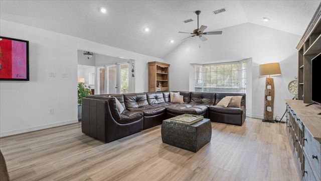 9502 Rolling Oaks Drive, Tomball, TX 77375