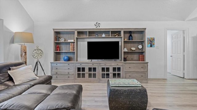 9502 Rolling Oaks Drive, Tomball, TX 77375