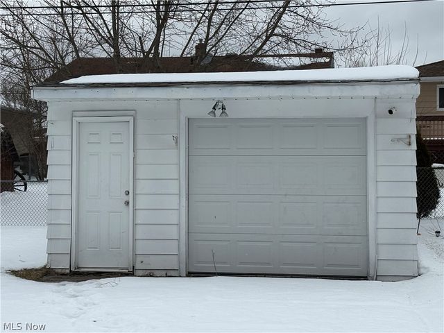 15521 Corkhill Road, Maple Heights, OH 44137