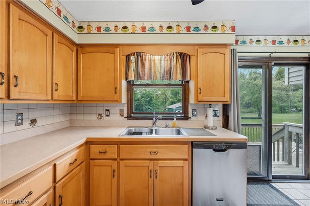 10471 Meadowhurst Lane, Chardon, OH 44024