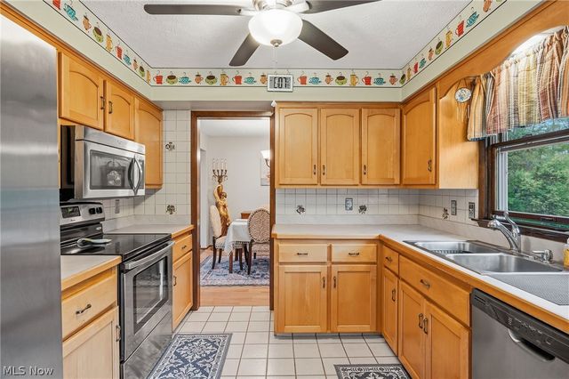10471 Meadowhurst Lane, Chardon, OH 44024