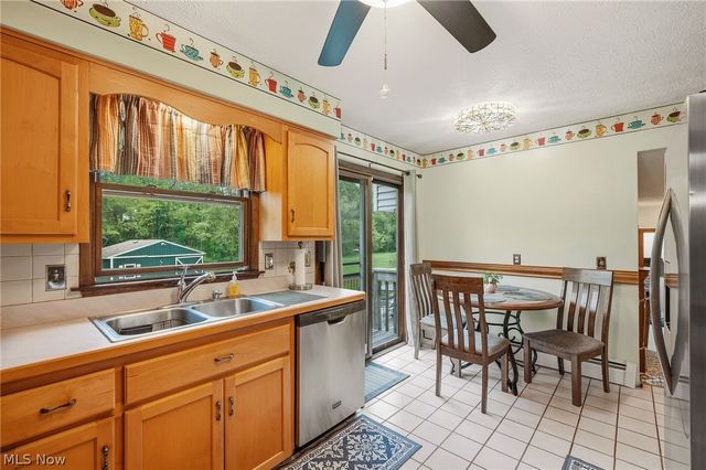 10471 Meadowhurst Lane, Chardon, OH 44024