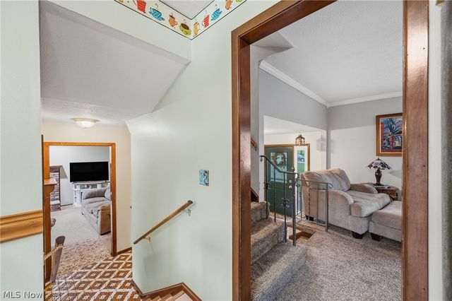 10471 Meadowhurst Lane, Chardon, OH 44024