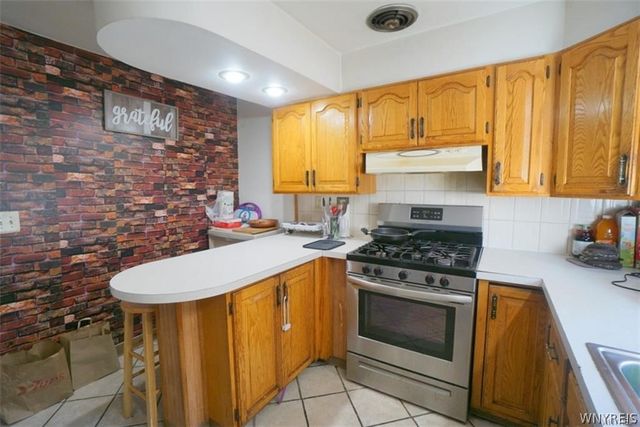 5 Hamlin Road, Buffalo, NY 14208
