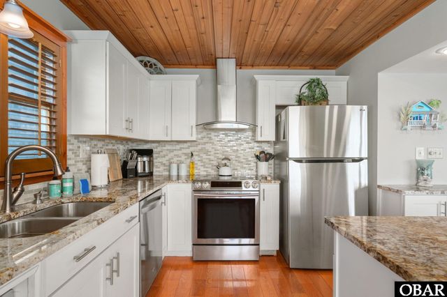 2916 S Memorial Avenue, Nags Head, NC 27959